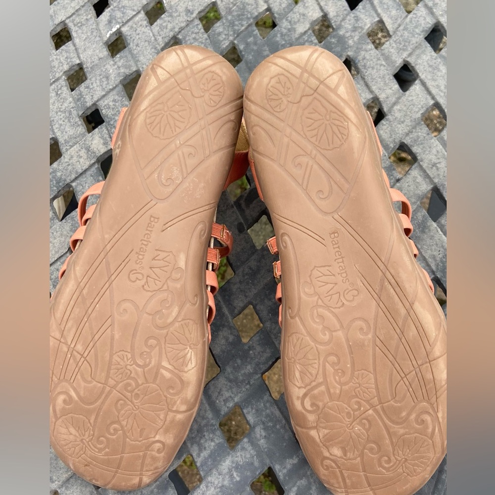 ☀️Bare Traps 😁MAKE OFFER😁 Janny “gladiator” leather sandals - peach, size 10 - Picture 4 of 7